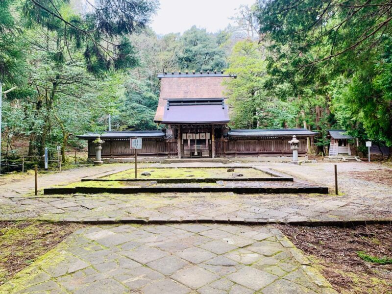 若狭彦神社の拝殿跡