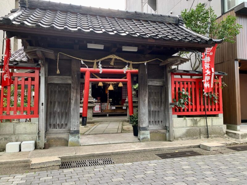 浅野川神社の神門