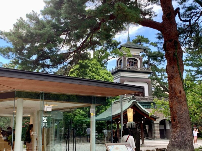 尾山神社の神門