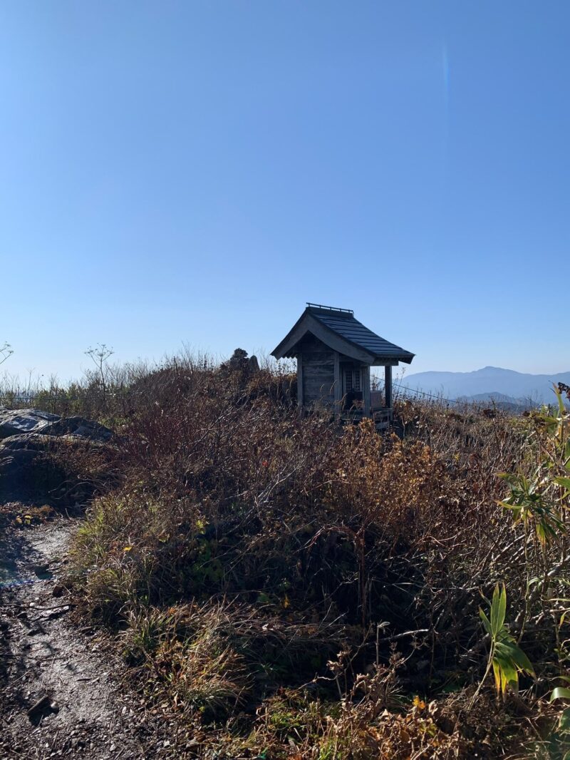 荒島岳山頂の神社